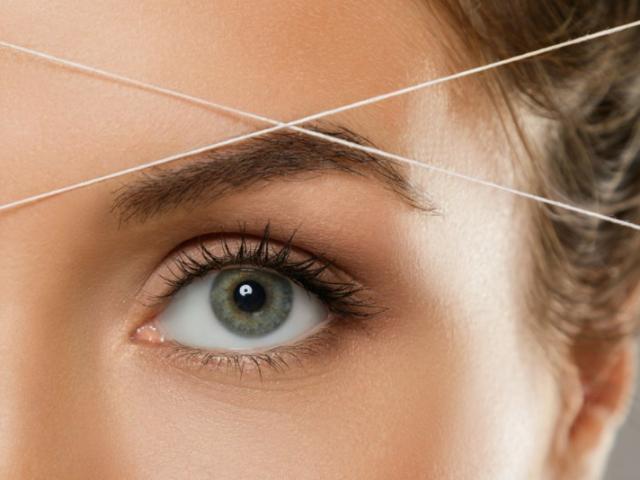 Epilation aux fils et restructuration des sourcils
